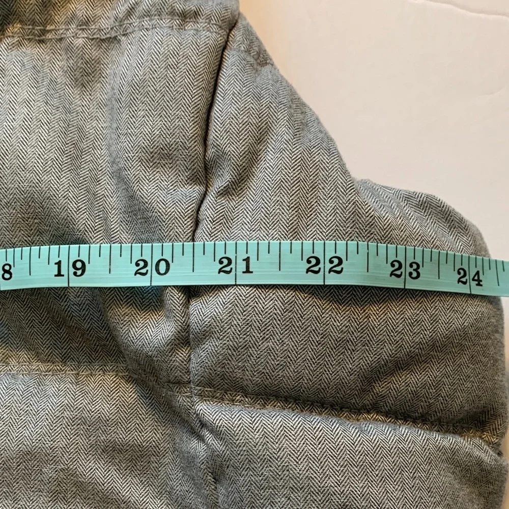Old Navy women’s XXX grey Puffer Vest - Picture 9 of 11
